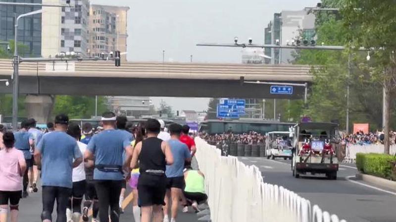 人形机器人半马见证中国科技的每一步成长