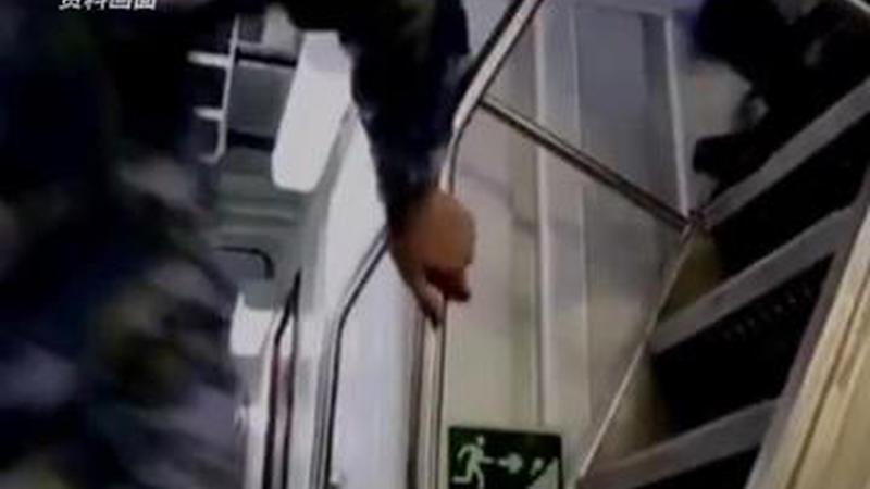据中国海事局网站消息，连云港海事局发布航行警告，4月26日9时至16时，黄海南部部分海域进行实弹射击，禁止驶入