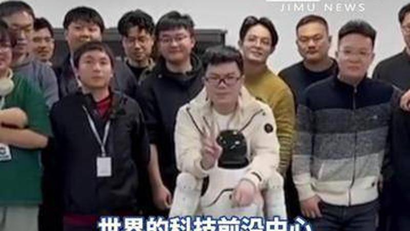 201万元年薪他不要！曾经的华为“天才少年”彭志辉，30岁时选择创业造机器人，荣获2026年度“中国青年五四奖章”。他还是B站百大UP主，粉丝近300万