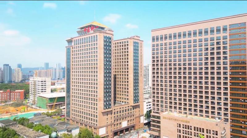 湖南一医院院长儿子被举报“吃空饷”涉百万元，官方回应