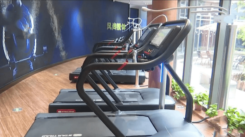 男子一周去五次健身房，因汗多味大被退卡，工作人员回应