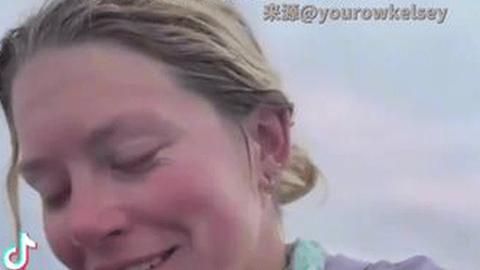美国女子在太平洋独自航行 偶遇中国货轮