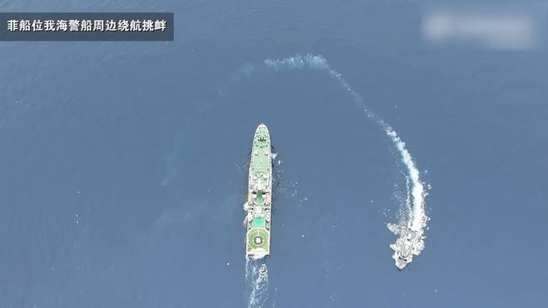 现场：菲多艘船只侵闯我黄岩岛领海 绕航挑衅被中国海警水炮驱离