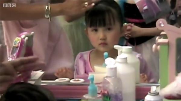 <em>纪录片</em>:被美国、挪威夫妇分别领养的<em>中国双胞</em>