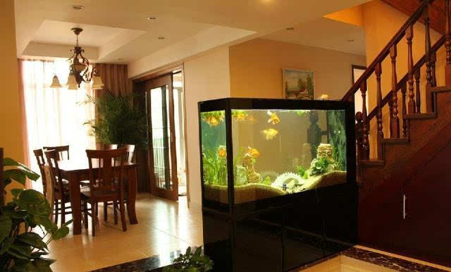 教你在客厅摆放鱼缸 客厅鱼缸的摆放位置效果