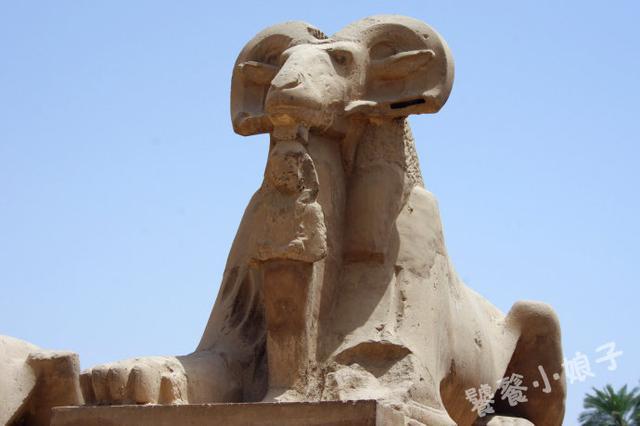 矗立在埃及神庙里的巨大生殖器建筑