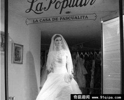 墨西哥恐怖僵尸新娘 婚纱店橱窗陈列长达75年