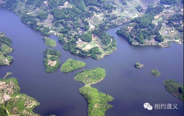 月亮湖月亮湖风景区,是赤水国家重点风景名胜区的主要景区之一,位于