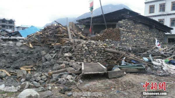尼泊尔地震最新消息:西藏日喀则至少12人死亡