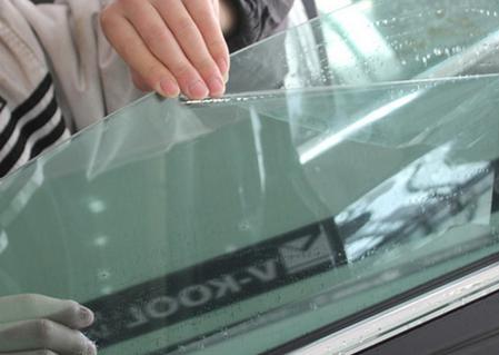 新买的车到底有没有必要给玻璃贴膜?