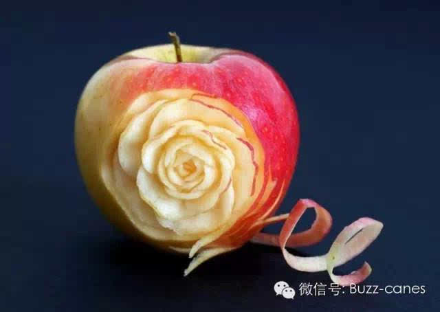 把苹果雕刻成艺术品,惊呆了!