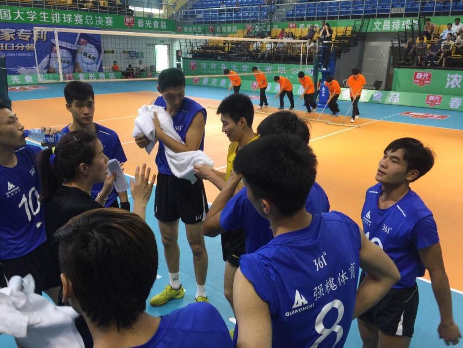 江苏大学男排荣获2014-2015中国大学生排球联