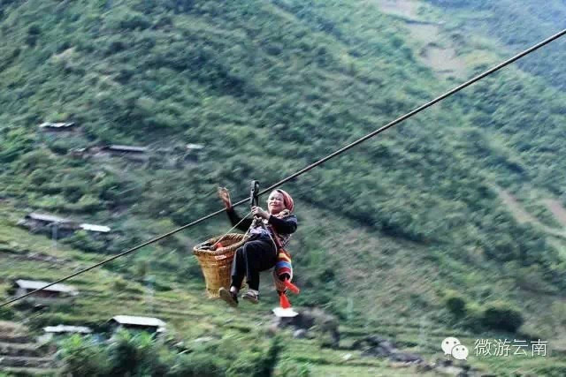 怒江大峡谷山高谷深,江水急流,祖祖辈辈生活在怒江两岸的傈僳族,怒族