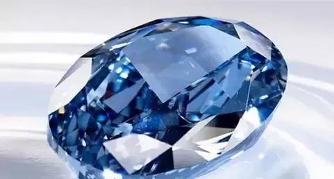 揭开钻石的豪门家谱,色彩斑斓的璀璨诱惑!