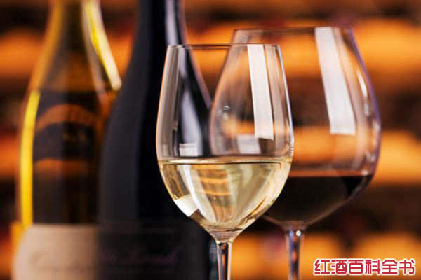 红葡萄酒和白葡萄酒的酿造过程究竟有什么区别