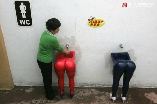 重庆现最牛厕所 全球最奇葩厕所数泰国人妖厕所