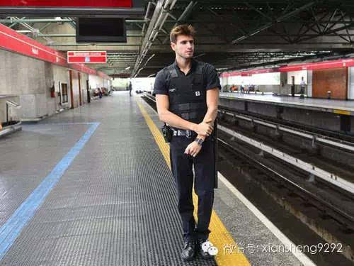 巴西最帅地铁保安,这真的不是模特儿兼职吗