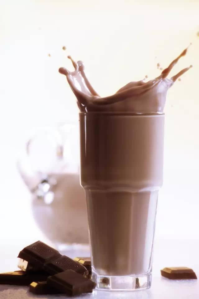 ▼19,巧克力牛奶可以有效地恢复体力,所以许多商店把它作为一种运动后
