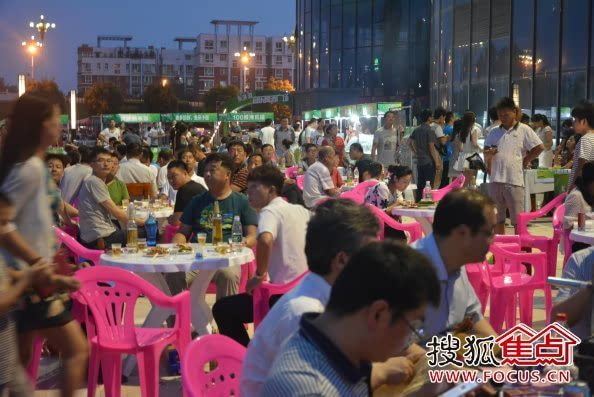 东外滩商业广场首届潮流文化啤酒节盛大启幕