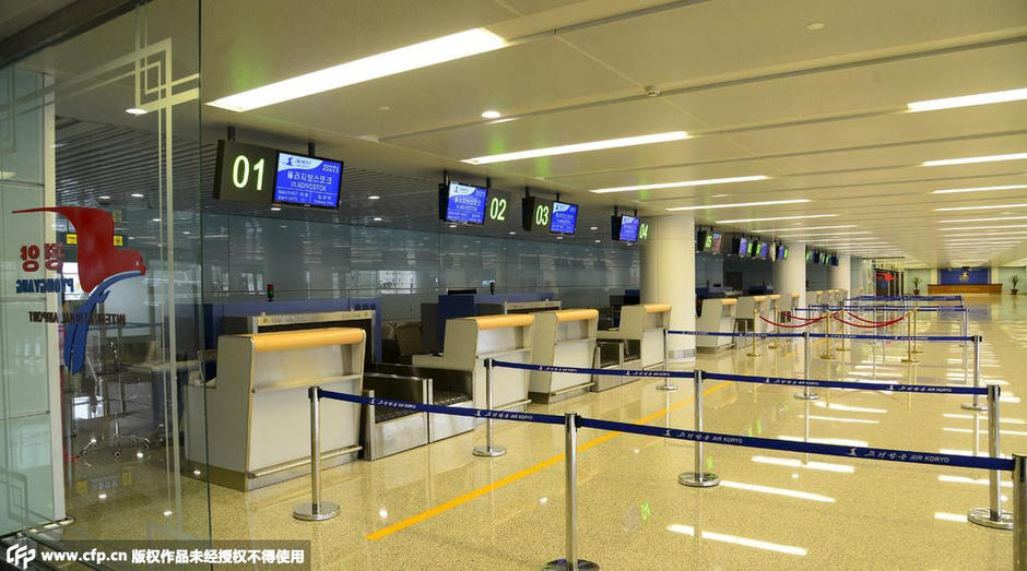 图为当地时间7月1日,新建的朝鲜平壤国际机场内部.