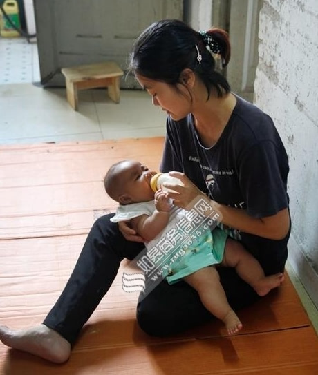 生完女儿丈夫失踪 回婆家发现家门换锁全家 消失 