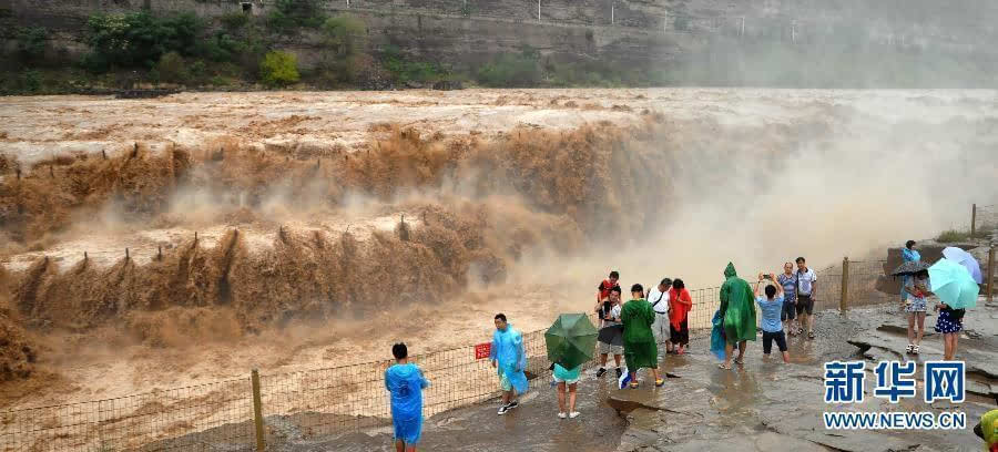 九曲黄河万里沙壶口现特大瀑布群