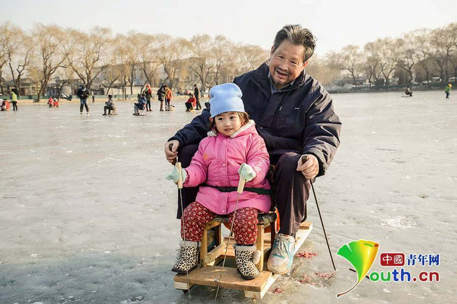 图片故事:北京孩子的冰上童年
