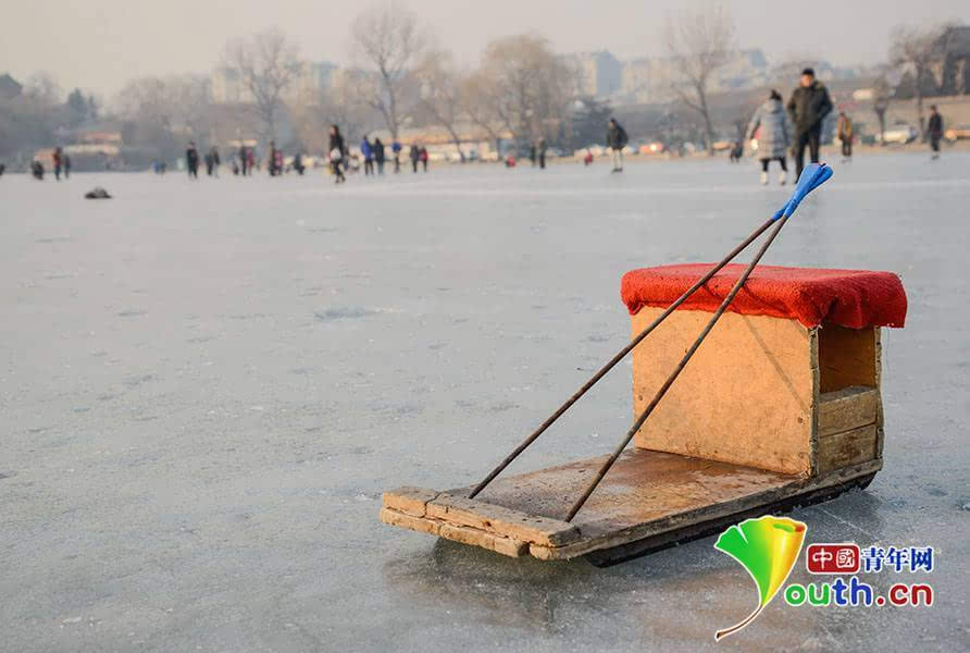 新闻 正文  滑冰,坐冰车,抽冰陀螺……在北京孩子的记忆里,什刹海的
