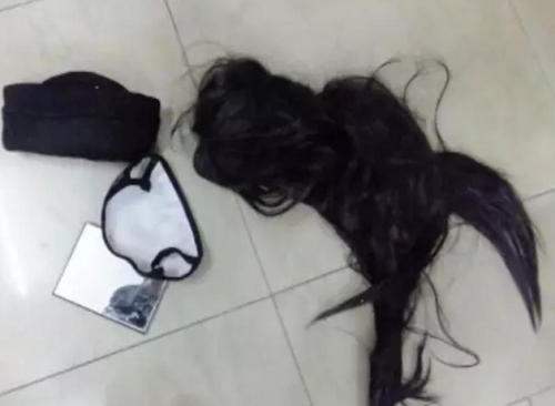 江门一色魔<em>男扮女装</em>藏厕所 <em>偷窥</em>拍照达半年久