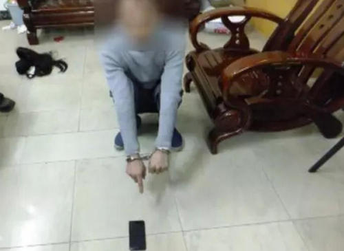 江门一色魔<em>男扮女装</em>藏厕所 <em>偷窥</em>拍照达半年久