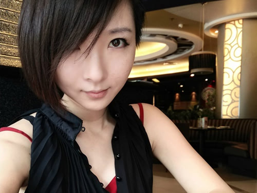 lol妹子杯迎来高潮 美女摄影团火辣开赛