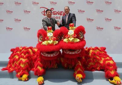 中国首家迪士尼商店在上海开门迎客 成为全球