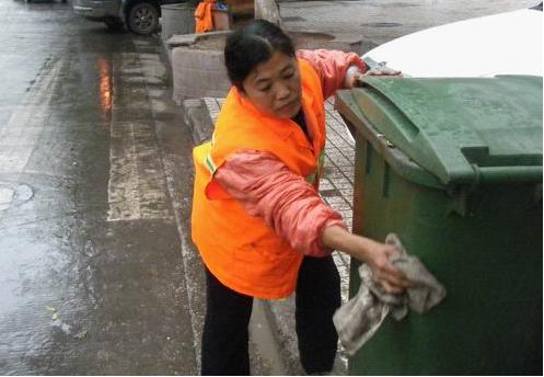 乒超联赛用扫地机器人 清洁阿姨没事做-机器人