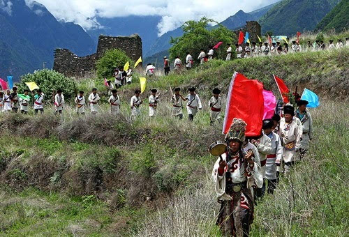 茂县羌族民众举办水神节祭祀仪式