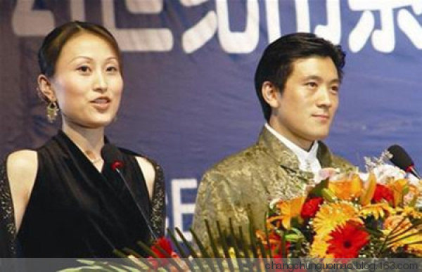 杨子承认8年前已与黄圣依结婚:隐忍8年让我感