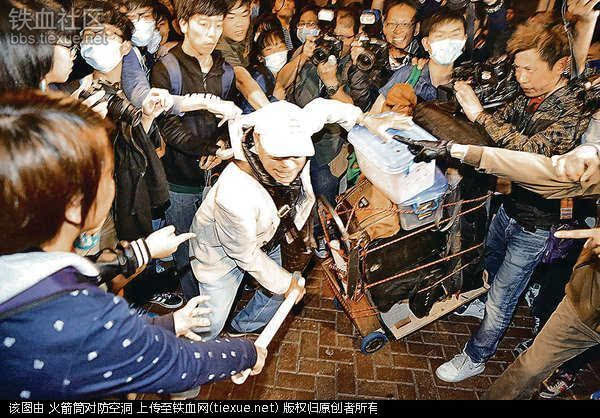 香港时事评论员呼吁中央对港独份子强硬