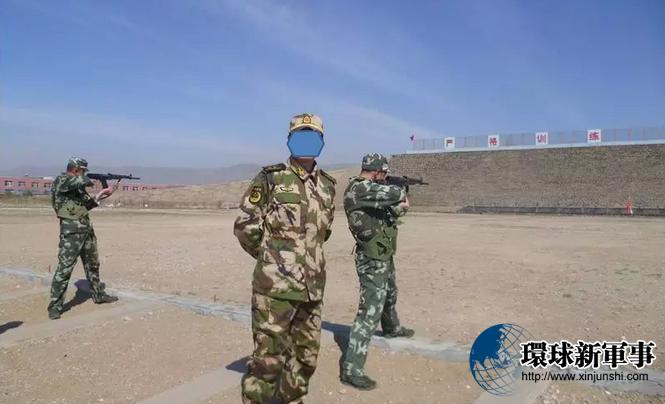 60年代老兵军事素养强悍手榴弹轻松扔60米