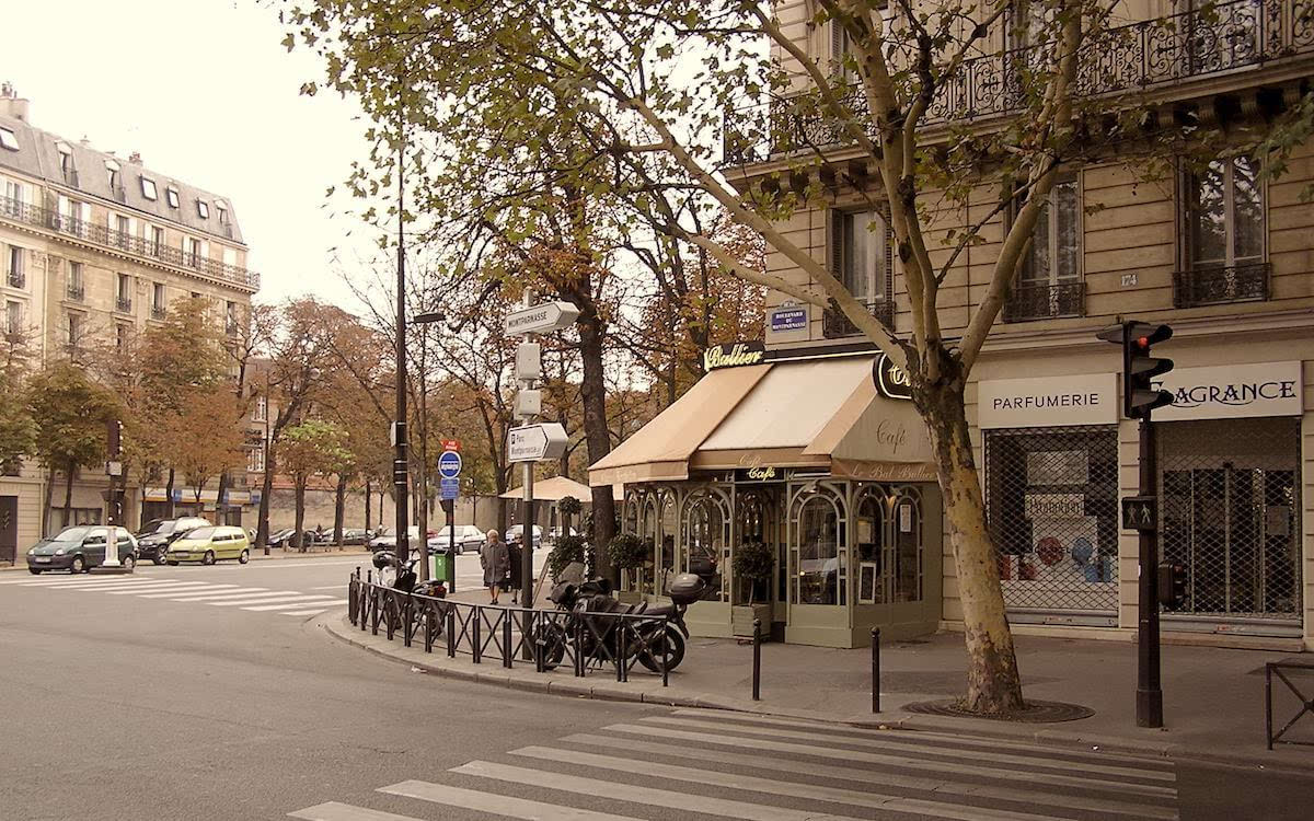 去年夏天,巴黎这两个区的 Airbnb 房客比居民还