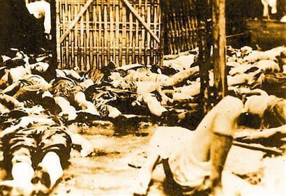 日军拍摄的老照片:刺杀中国人 遍地尸体
