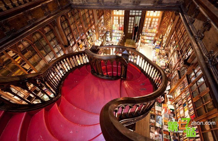 世界最美的Livraria Lello书店
