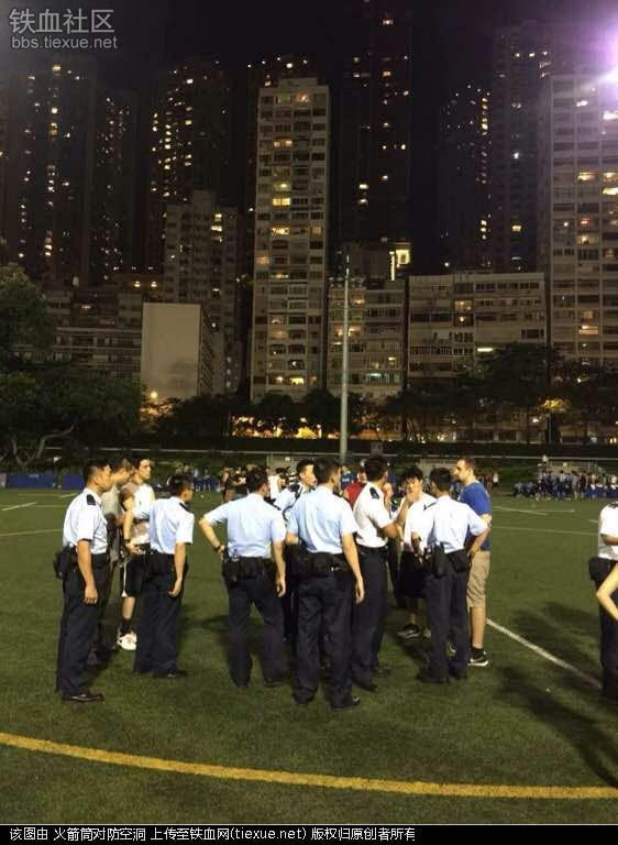 前天刚打完 香港内地足球赛也变群殴(图)