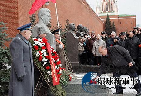 享受水晶棺的各国领导人 心生敬仰