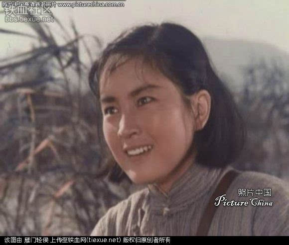 《渡江侦察记》(1974年版)张金玲饰游击队长刘四姐,为毛游击队长都