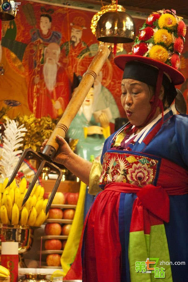 韩国仁川神社萨满教祭祀祈祷仪式