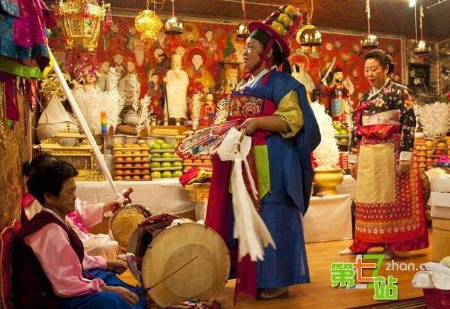 韩国仁川神社萨满教祭祀祈祷仪式