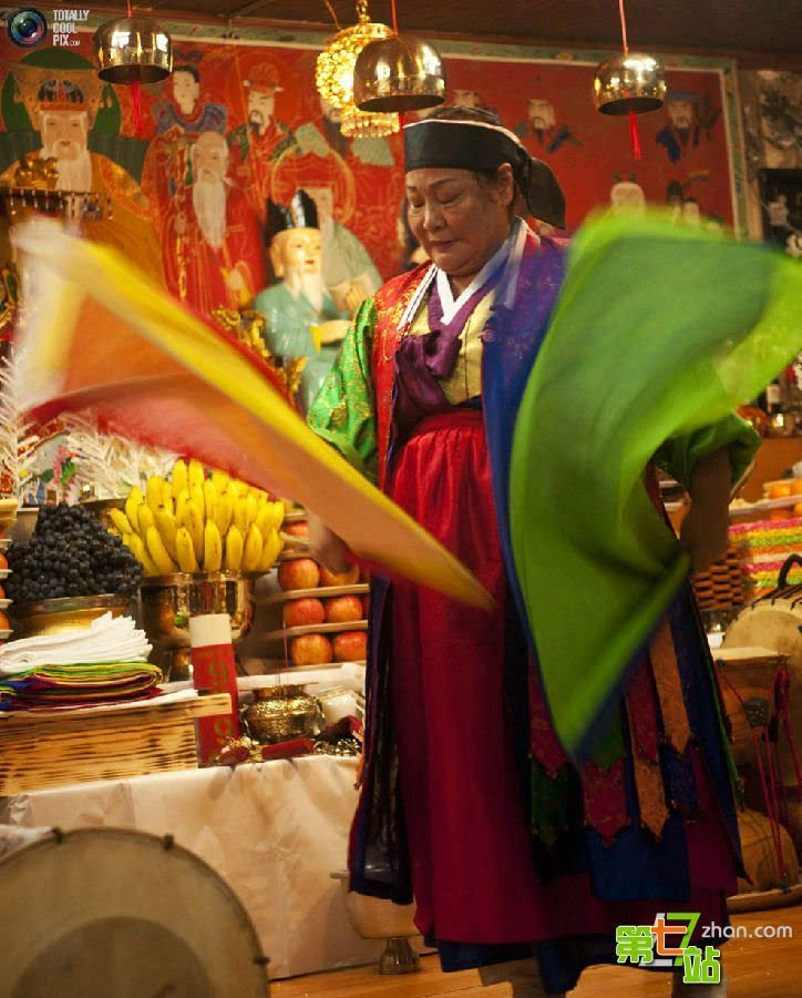 韩国仁川神社萨满教祭祀祈祷仪式