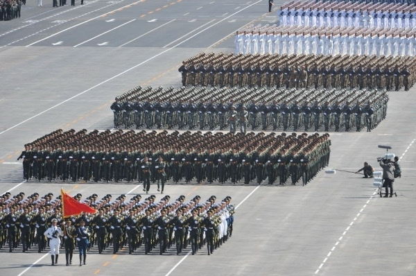 中国93大阅兵首次组建男女混编仪仗方队