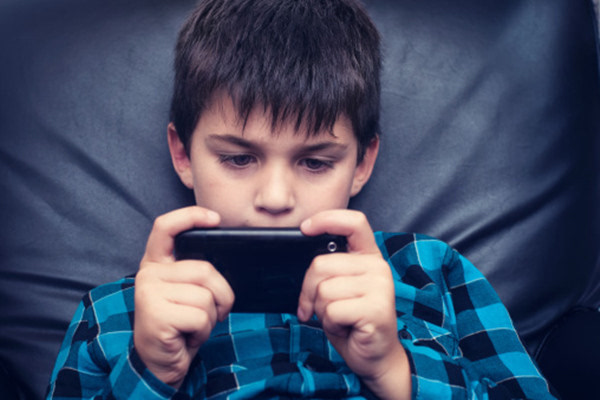 为什么不能让孩子使用智能手机