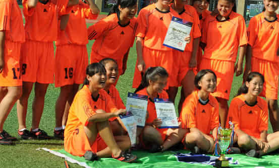 铜仁二中女足球队在贵州省2015校园足球四级