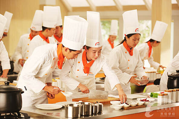 全国纳米体育知名的高级烹调师技师都毕业于青岛新东方烹饪学校(图2)
